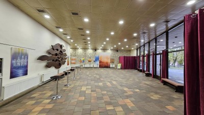 Kultúrne centrum Bojnice vymenilo osvetlenie vo foyeri a pred budovou