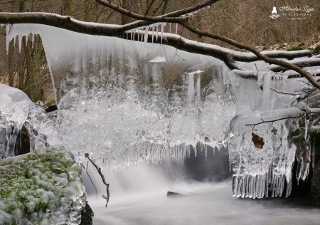 Foto: Zamrznutý Porubský potok - zima 2024 0