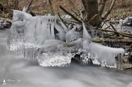 Foto: Zamrznutý Porubský potok - zima 2024 9