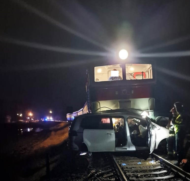 TRAGICKÁ NEHODA na železničnom priecestí v Koši (okres Prievidza): Zrážku s vlakom v Koši neprežil 40-ročný vodič