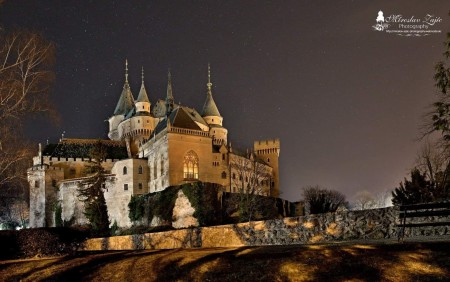 Bojnický zámok sa aj tento rok na hodinu ponorí do tmy 2