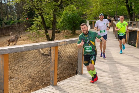 Video: Bojnickou zoo sa v nedeľu preháňali stovky bežcov. Išlo o benefičný Zoo beh 4