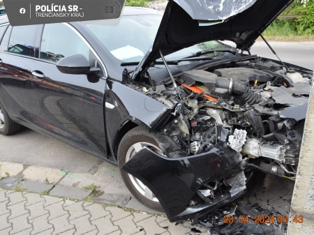 Vodička narazila do oporného múru mosta na Košovskej ceste v Prievidzi, v dychu jej namerali 3,12 promile 0