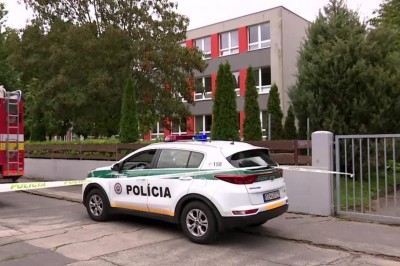 V meste Prievidza aktuálne evakuujú takmer všetky školy. Bolo nahlásená bomba