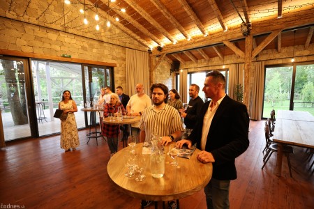 Foto: Exkluzívnu druhú vernisáž PRO TEMPORE Romana Turcela a samostatný súbor obrazov PODAJME SI RUKY otvárali Juraj Kucka a Marek Hamšík 1