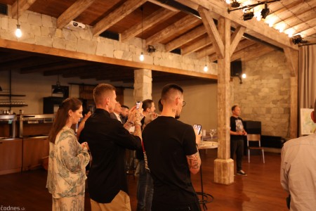 Foto: Exkluzívnu druhú vernisáž PRO TEMPORE Romana Turcela a samostatný súbor obrazov PODAJME SI RUKY otvárali Juraj Kucka a Marek Hamšík 9