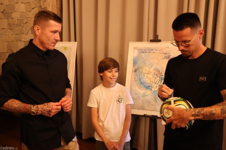 Foto: Exkluzívnu druhú vernisáž PRO TEMPORE Romana Turcela a samostatný súbor obrazov PODAJME SI RUKY otvárali Juraj Kucka a Marek Hamšík 28