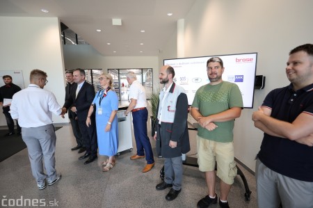 Foto: V spoločnosti Brose Prievidza sa uskutočnil už po štvrtýkrát slávnostný akt odovzdávania certifikátov maturantom 16