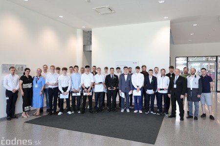 Foto: V spoločnosti Brose Prievidza sa uskutočnil už po štvrtýkrát slávnostný akt odovzdávania certifikátov maturantom 22