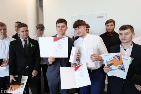 Foto: V spoločnosti Brose Prievidza sa uskutočnil už po štvrtýkrát slávnostný akt odovzdávania certifikátov maturantom 23