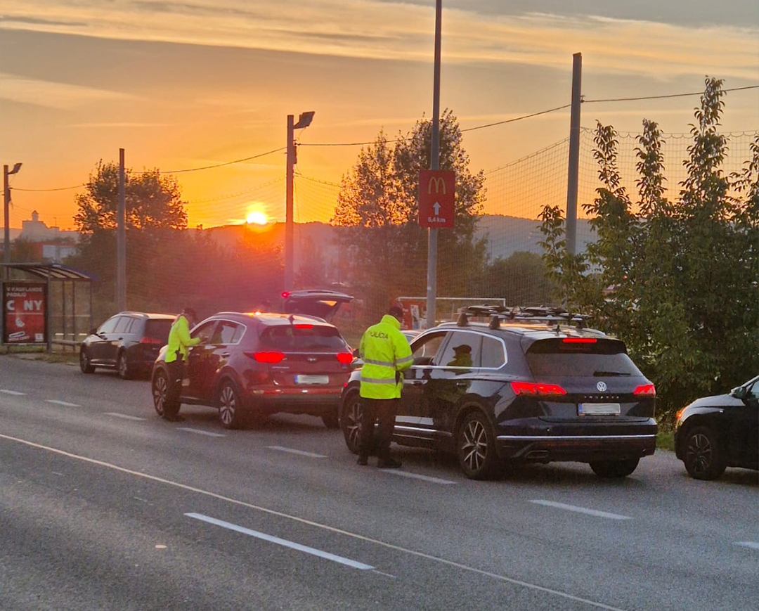 DROGY ZA VOLANTOM: Polícia v okrese Prievidza odhalila dvoch vodičov