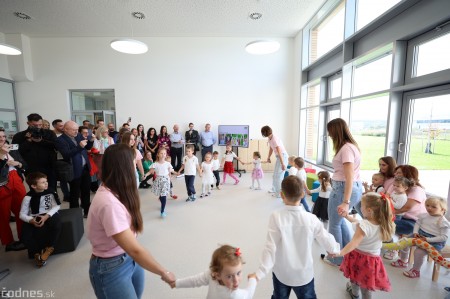 Foto: V Brose Prievidza dnes slávnostne otvorili novú škôlku 8