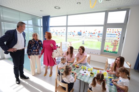 Foto: V Brose Prievidza dnes slávnostne otvorili novú škôlku 15