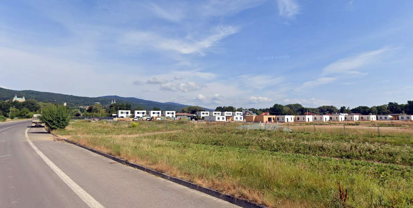 Súkromný investor plánuje pokračovať s výstavbou domov v Prievidzi. V lokalite plánuje vybudovať postupne ďalších 35 domov.