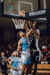 Foto: Nitra Blue Wings, si pripísala štvrtý triumf v sérii, keď uspela aj na palubovke účastníka  európskych súťaží BC Prievidza 80:63 0