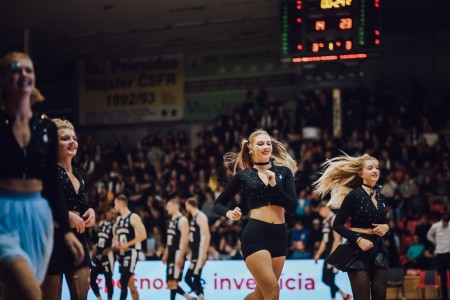 Foto: Nitra Blue Wings, si pripísala štvrtý triumf v sérii, keď uspela aj na palubovke účastníka  európskych súťaží BC Prievidza 80:63 1
