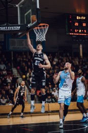 Foto: Nitra Blue Wings, si pripísala štvrtý triumf v sérii, keď uspela aj na palubovke účastníka  európskych súťaží BC Prievidza 80:63 3