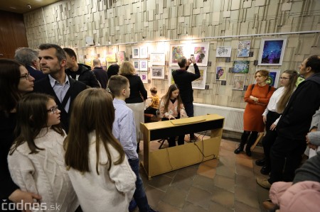 Dražbou diel na aukcii Vianočná  iskra verejnosť opäť podporí bojnickú nemocnicu a ZUŠ 18