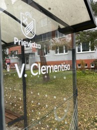 Foto: Jedinečná propagácia umenia na zastávkach MHD v Prievidzi 3