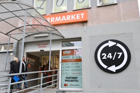 Foto: Nákupy počas Vianoc bez obmedzení už aj v Handlovej. Do mesta prichádza COOP Jednota 24/7 26
