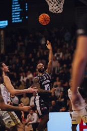 Foto: BC Prievidza si v domácom prostredí pripísala cenné víťazstvo nad Patriotmi Levice, keď triumfovala 97:79 3