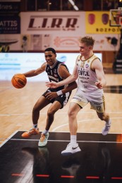 Foto: BC Prievidza si v domácom prostredí pripísala cenné víťazstvo nad Patriotmi Levice, keď triumfovala 97:79 7