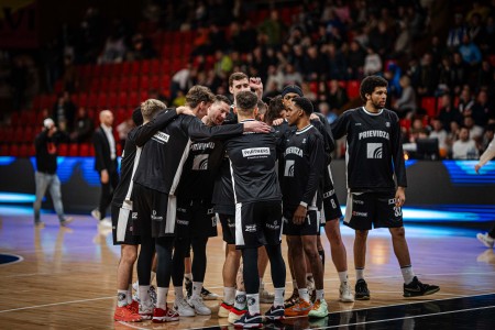 Foto: BC Prievidza prišla o domácu víťaznú sériu, v samotnej koncovke ju ukončilo Komárno. BC Prievidza – BC Komárno 79:81 0