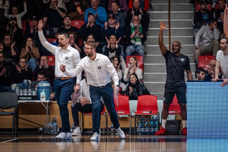 Foto: BC Prievidza prišla o domácu víťaznú sériu, v samotnej koncovke ju ukončilo Komárno. BC Prievidza – BC Komárno 79:81 2