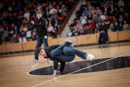 Foto: BC Prievidza prišla o domácu víťaznú sériu, v samotnej koncovke ju ukončilo Komárno. BC Prievidza – BC Komárno 79:81 9