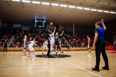 Foto: BC Prievidza – NEXTGEN Slovakia 99:73 (26:15, 24:23, 20:14, 29:21) / 1142 divákov 6