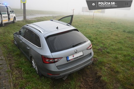 Foto: 36 ročný muž si sadol za volant s viac ako 2 promile: V Bojniciach havaroval 1