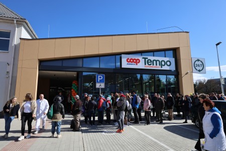 Foto: V Prievidzi pribudol jedinečný ekologický supermarket s inovatívnym dizajnom otvorený nonstop 1