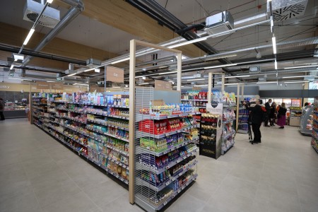 Foto: V Prievidzi pribudol jedinečný ekologický supermarket s inovatívnym dizajnom otvorený nonstop 13