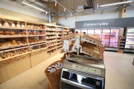 Foto: V Prievidzi pribudol jedinečný ekologický supermarket s inovatívnym dizajnom otvorený nonstop 16