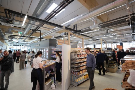 Foto: V Prievidzi pribudol jedinečný ekologický supermarket s inovatívnym dizajnom otvorený nonstop 17