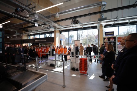 Foto: V Prievidzi pribudol jedinečný ekologický supermarket s inovatívnym dizajnom otvorený nonstop 23