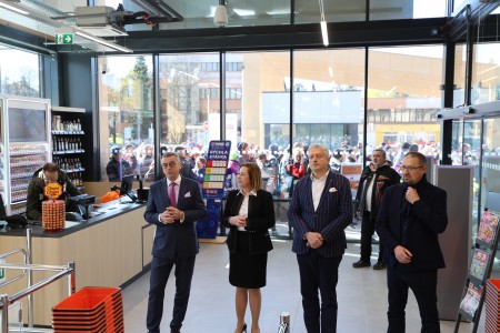 Foto: V Prievidzi pribudol jedinečný ekologický supermarket s inovatívnym dizajnom otvorený nonstop 26
