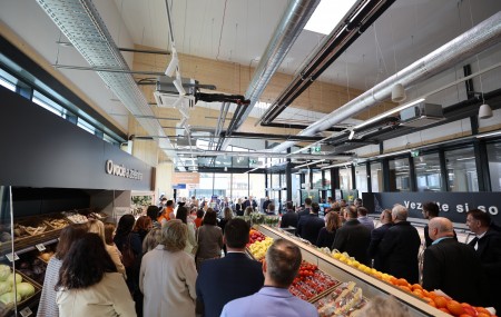 Foto: V Prievidzi pribudol jedinečný ekologický supermarket s inovatívnym dizajnom otvorený nonstop 28