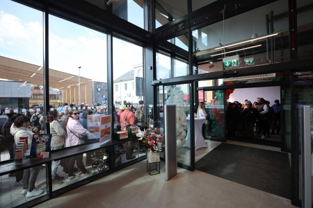 Foto: V Prievidzi pribudol jedinečný ekologický supermarket s inovatívnym dizajnom otvorený nonstop 35