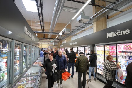 Foto: V Prievidzi pribudol jedinečný ekologický supermarket s inovatívnym dizajnom otvorený nonstop 43