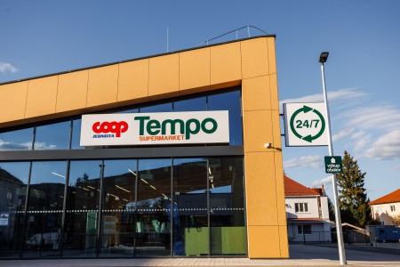 Foto: V Prievidzi pribudol jedinečný ekologický supermarket s inovatívnym dizajnom otvorený nonstop 77