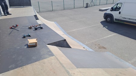 Foto: Skatepark v Prievidzi prechádza obnovou – Opravy prebiehajú svojpomocne, športovisko ostáva prístupné 0