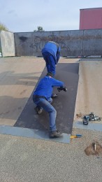 Foto: Skatepark v Prievidzi prechádza obnovou – Opravy prebiehajú svojpomocne, športovisko ostáva prístupné 1