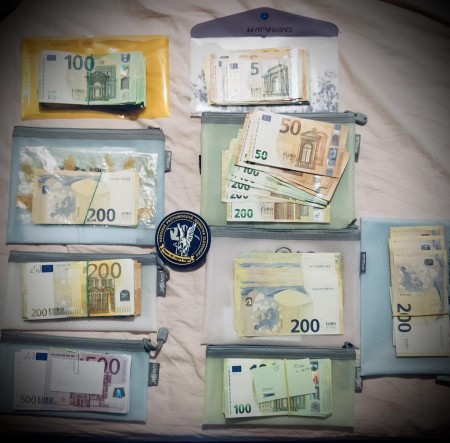 Foto a video: Policajti zaistili u Mariána z okresu Prievidza deväť kilogramov kokaínu. Ide tak o rekordný úlovok polície. 2