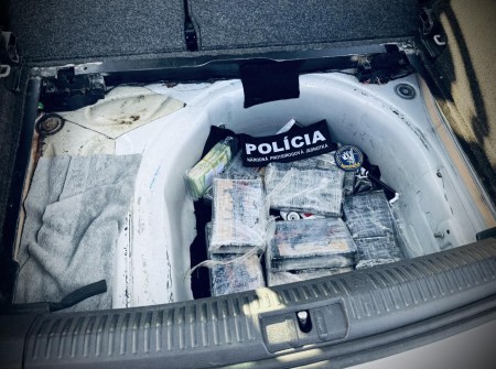 Foto a video: Policajti zaistili u Mariána z okresu Prievidza deväť kilogramov kokaínu. Ide tak o rekordný úlovok polície. 4