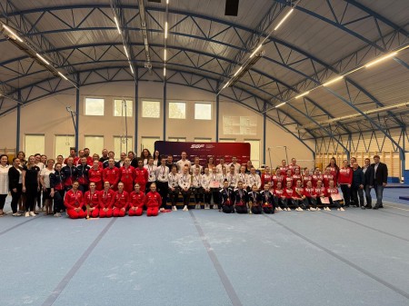 Foto a video: Slovenská gymnastka Mokošová v generálke na ME triumfovala v Prievidzi na bradlách 2