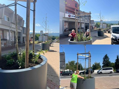 Foto: Novinkou v centre mesta Prievidza sú veľkoobjemové kvetináče na Pribinovom námestí