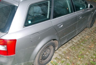 Dve deti poškriabali špendlíkmi na sídlisku v Prievidzi 16 automobilov