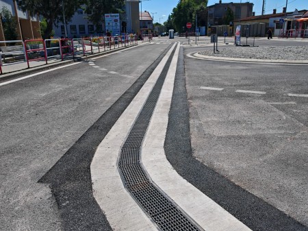 Foto: Problémový žľab na na autobusovej stanici v Prievidzi je hotový. Dielo majú odovzdať 9. augusta 2025. 0