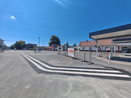 Foto: Problémový žľab na na autobusovej stanici v Prievidzi je hotový. Dielo majú odovzdať 9. augusta 2025. 2